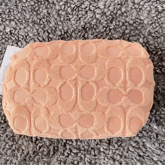 COACH COSMETIC CASE in SIGNATURE TERRY - Picture 1 of 4